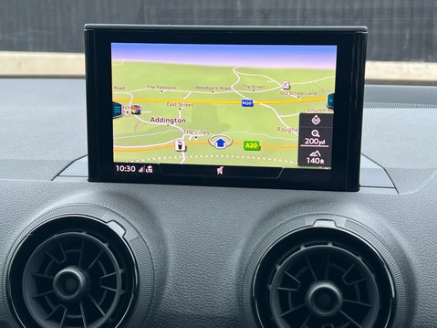Audi Q2 TFSI SE 12