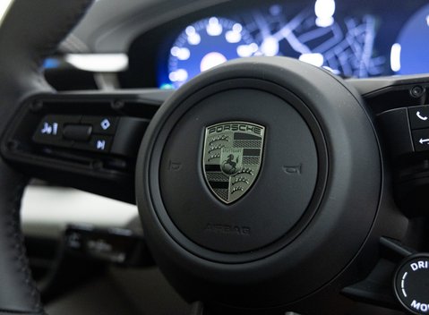 Porsche Macan Turbo Electric 27