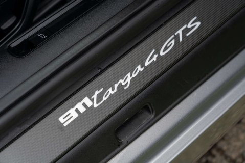 Porsche 911 Targa 4 GTS PDK 15