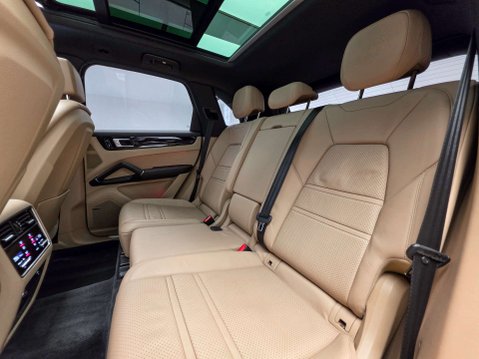 Porsche Cayenne 3.0 V6 E-Hybrid 17.9kWh SUV 5dr Petrol Plug-in Hybrid TiptronicS 4WD Euro 6 32