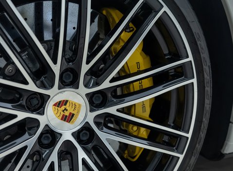 Porsche 911 Turbo S (991.2) 36