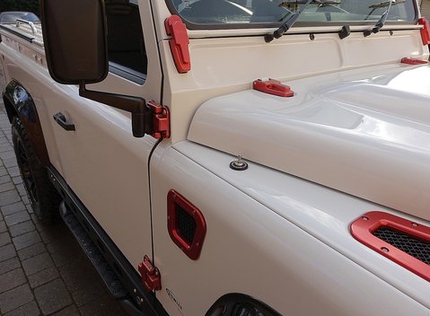 Land Rover Defender 90 Bowler Edition 6