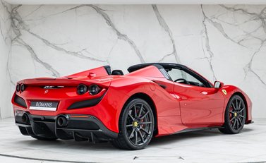 Ferrari F8 Spider 25