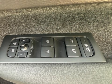 Volvo XC40 Recharge Twin 78kWh Ultimate Auto AWD 5dr 59