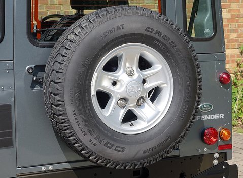Land Rover 90 County 13