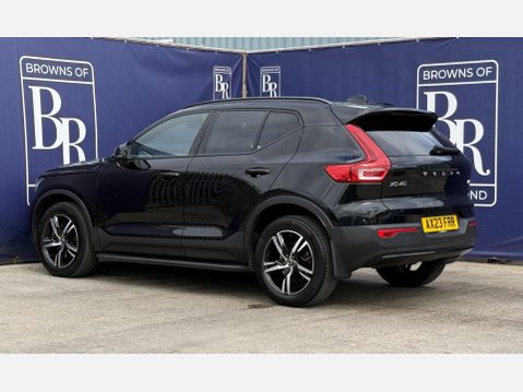 Volvo XC40 2.0 B4 MHEV Plus Dark SUV 5dr Petrol Hybrid DCT Auto Euro 6 (s/s) (197 ps) 6
