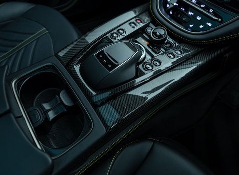 Aston Martin DBX 707 27