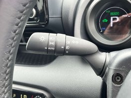Toyota Yaris 1.5 Yaris Design HEV CVT 5dr 56