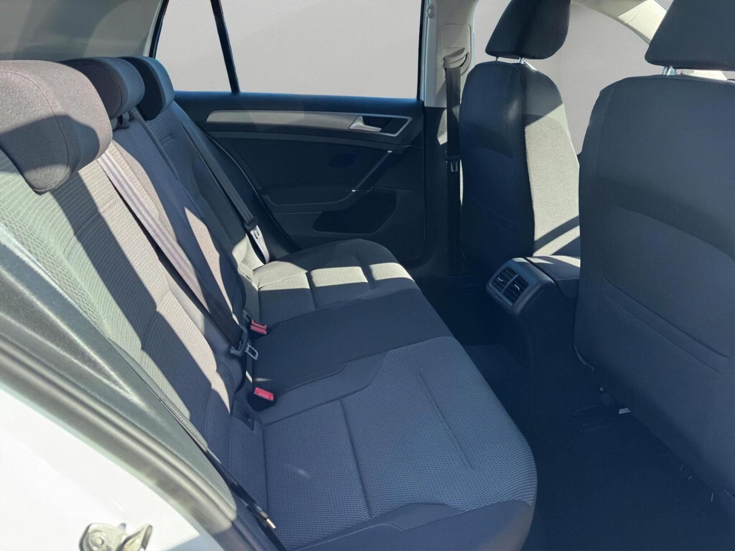 2014 Volkswagen Golf — image 35