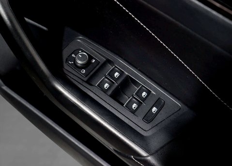 Volkswagen T-Roc 1.5 T-Roc R-Line TSI Semi-Auto 5dr 40