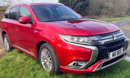 Mitsubishi Outlander 2.4 Outlander Exceed PHEV CVT 4WD 5dr