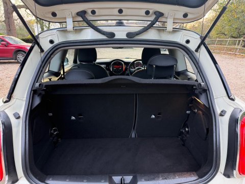 Mini Hatch 1.5 Cooper Auto Euro 6 (s/s) 3dr 28