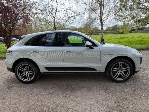 Porsche Macan PDK 13
