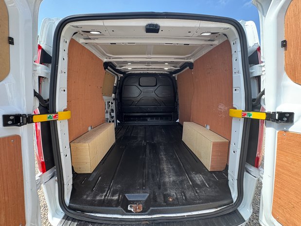 Ford Transit Custom SWB L1H1 Low Roof Limited 300 Air Con Cruise Sensors EURO 6 9