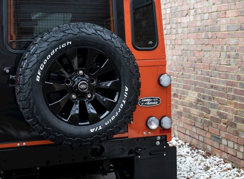 Land Rover Defender 90 Adventure 24