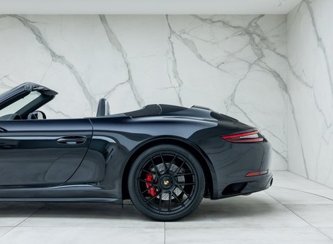 Porsche 911 Carrera GTS CABRIOLET (991.2) 35