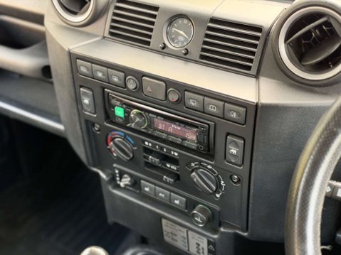 Land Rover Defender 2.2 Defender 90 XS Hard Top TD 4WD 5dr 39