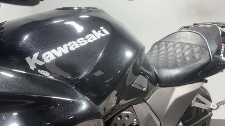 Kawasaki Z ZR750 2005 ONLY 20K NEW MOT SERVICED COMMUTER BIKE 750CC 25