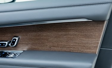 Land Rover Range Rover P460e Autobiography LWB 29