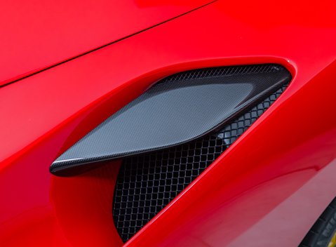 Ferrari F8 Spider 52