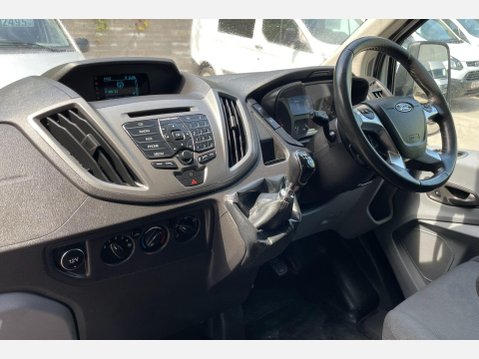 Ford Transit 2.2 TDCi 460 HDT L4 H3 4dr (18 seats) 40