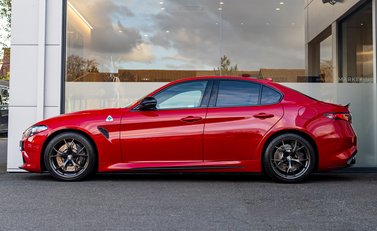 Alfa Romeo Giulia QUADRIFOGLIO 3