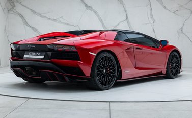 Lamborghini Aventador S LP 740-4 ROADSTER 9