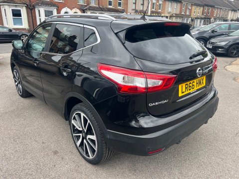 Nissan Qashqai 1.2 DIG-T Tekna XTRON 2WD Euro 6 (s/s) 5dr 4