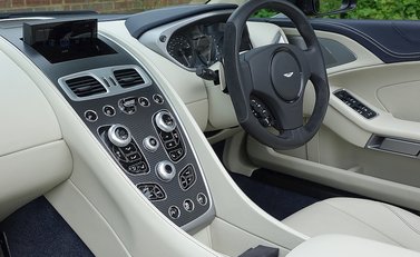 Aston Martin Vanquish Volante 23
