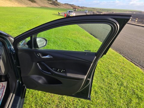 Vauxhall Astra 1.4i SRi Euro 6 5dr 25