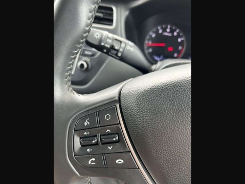 Hyundai i20 1.2 SE Launch Edition Hatchback 5dr Petrol Manual Euro 6 (s/s) (84 ps) BLUE 38