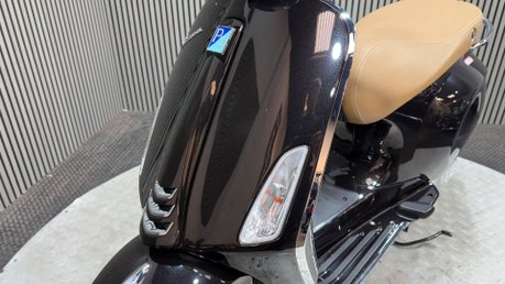 Piaggio Vespa Primavera 2021 ONLY 612 MILES NEW MOT SERVICED 50CC AUTO 25