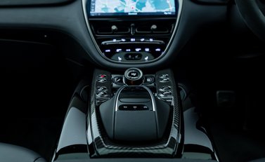 Aston Martin DBX 707 23