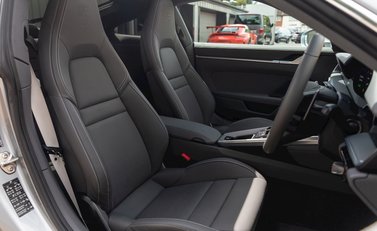 Porsche 911 Carrera S (992) 12