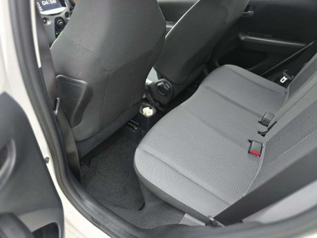Toyota Aygo 1.0 VVT-i x-play Hatchback 5dr Petrol x-shift Euro 6 (Safety Sense) (71 ps) 28
