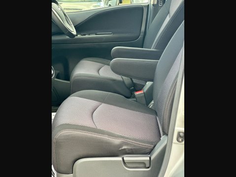 Nissan Serena 2.0 Petrol Hybrid 8 Seater 46