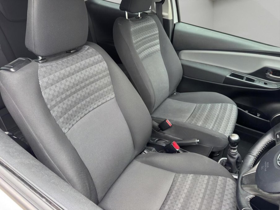 2016 Toyota Yaris — image 9