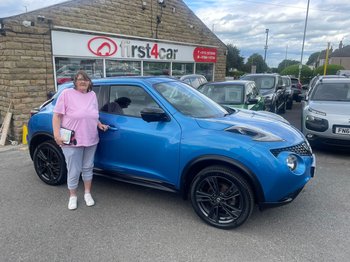 Sheila from Leeds collecting her new Nissan Juke.