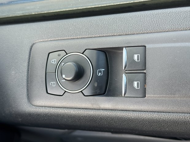 Ford Transit Custom AUTO LWB [SOLD KH] L2H1 Limited 300 Air Con Alloys Camera Sensors EURO 6 23