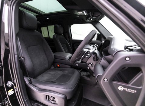 Land Rover Defender 110 V8 Bond Edition 10