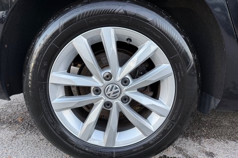 Volkswagen Touran SE TDI BMT -APPLE CAR PLAY-£35 ROAD TAX -9 SERVICES -PARK PILOT-240V SOCKET 55