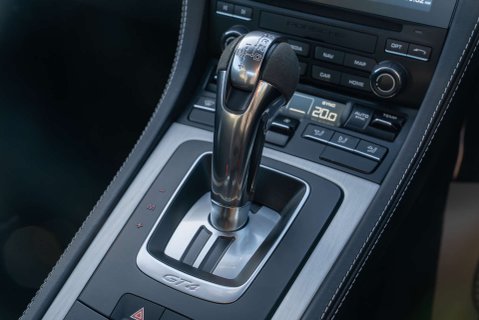 Porsche 718 Cayman GT4 PDK 14