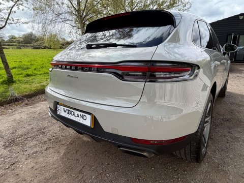 Porsche Macan PDK 26