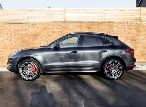 Porsche Macan Turbo 2