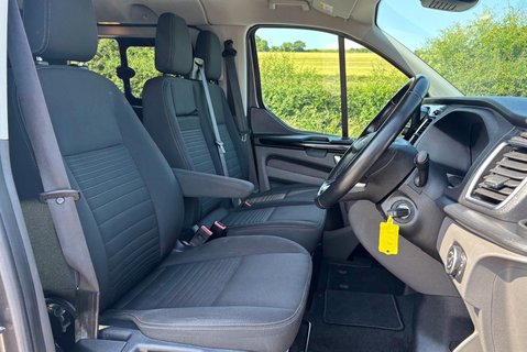 Ford Transit Custom 320 L2 Limited 130 ps Selectshift Double Cab in Van 4