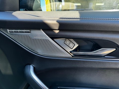 Jaguar F-Pace R-DYNAMIC HSE BLACK 83