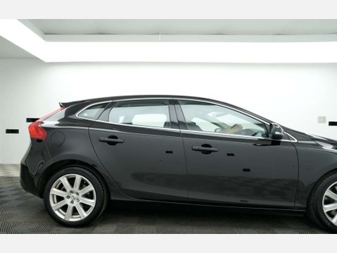 Volvo V40 2.0 V40 Inscription D3 5dr 9