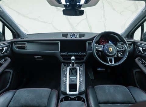 Porsche Macan GTS 19