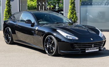 Ferrari GTC4 Lusso T 2
