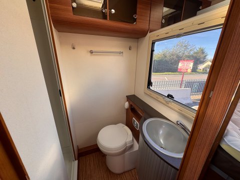 Adria Coral S680 ST 28